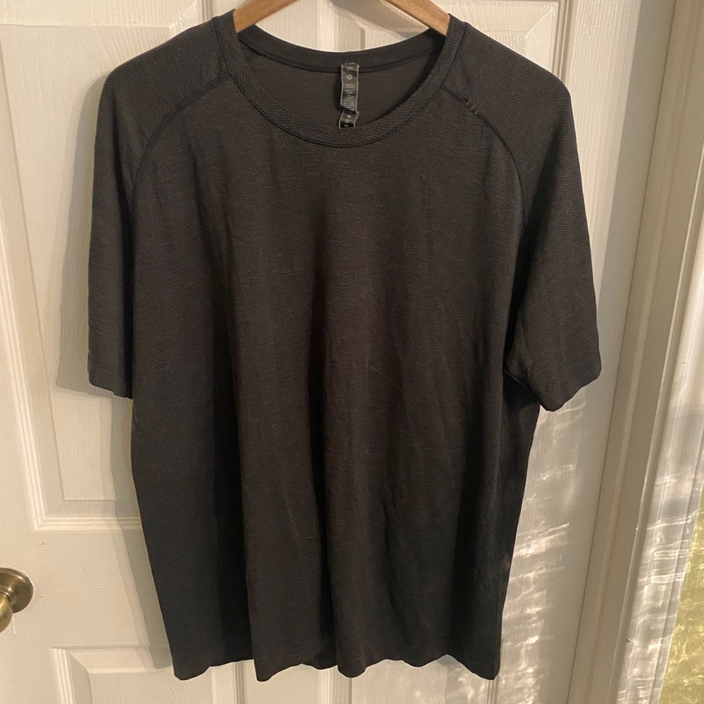 Men’s Grey Lululemon Shirt